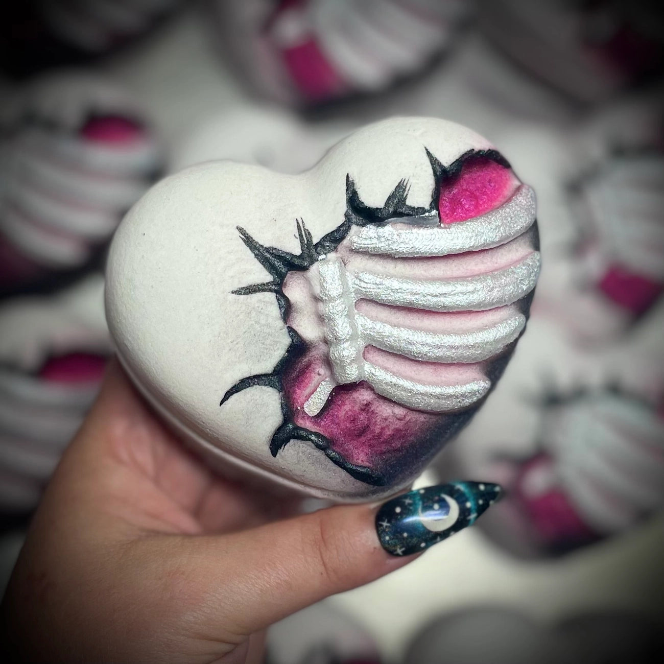 LOVE HURTS BATH BOMB